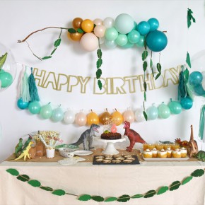 Dinosaur Birthday Party - 恐竜テーマのバースデイパーティー Dinosaur Birthday Party - 恐竜テーマのバースデイパーティー